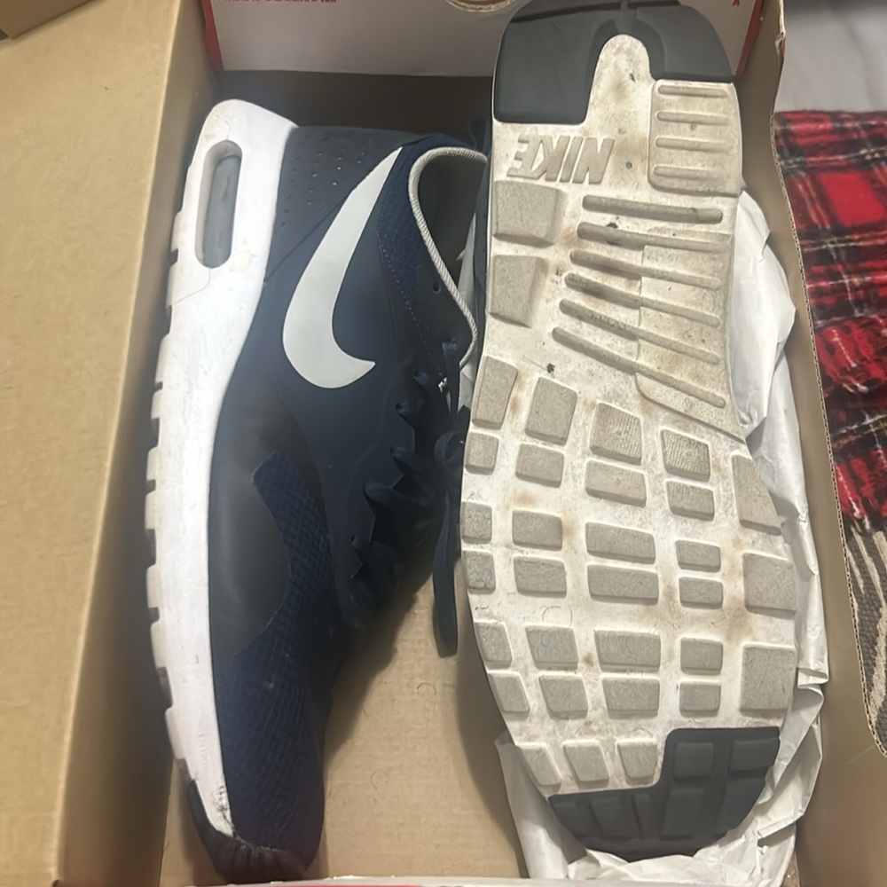 Nike - Picture 3 of 4